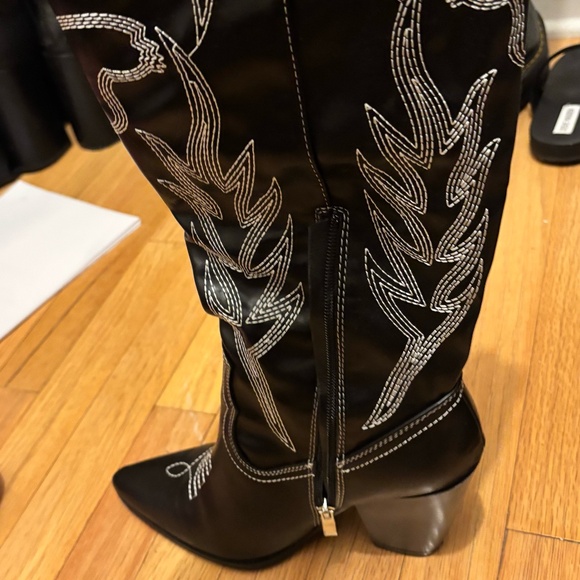 Fashion Nova Cowboy Boots Black - Size 10 - Picture 2 of 4
